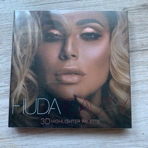 HUDA BEAUTY Pink Sands Edition Palette